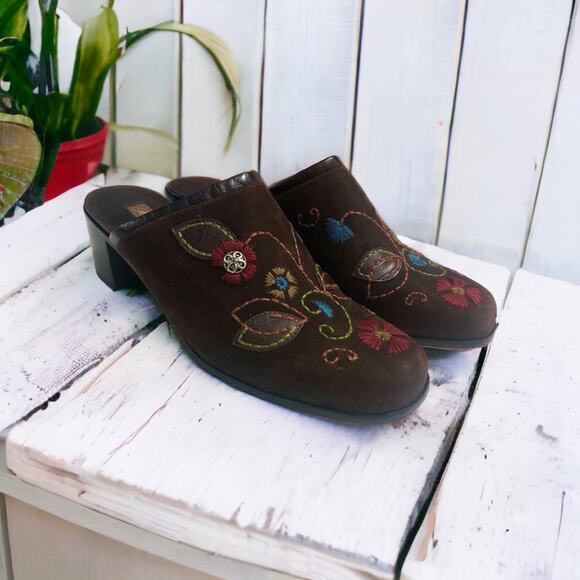 Brighton Shoes - Brighton Fiona Brown Embroidered Slip On Mules 8 EUC